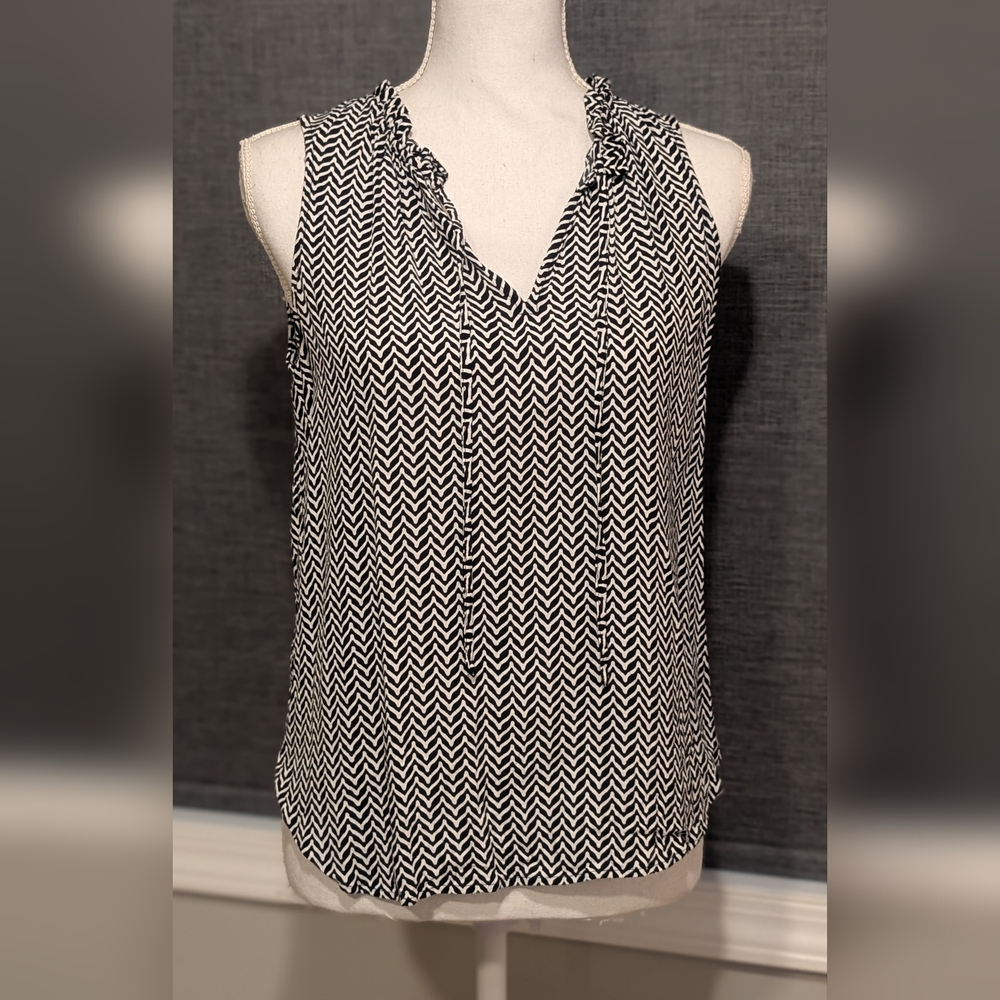 LOFT Herringbone Navy and White Sleeveless Blouse Size Small